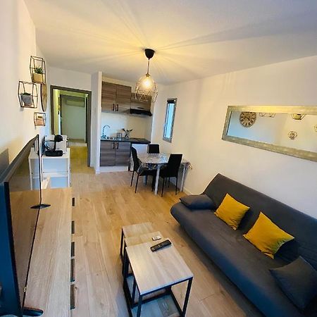 Appartement Au Port De Saint Cyprien Екстер'єр фото